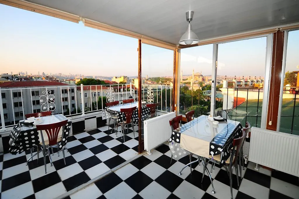 הקונטקטים של Hotel Sevila